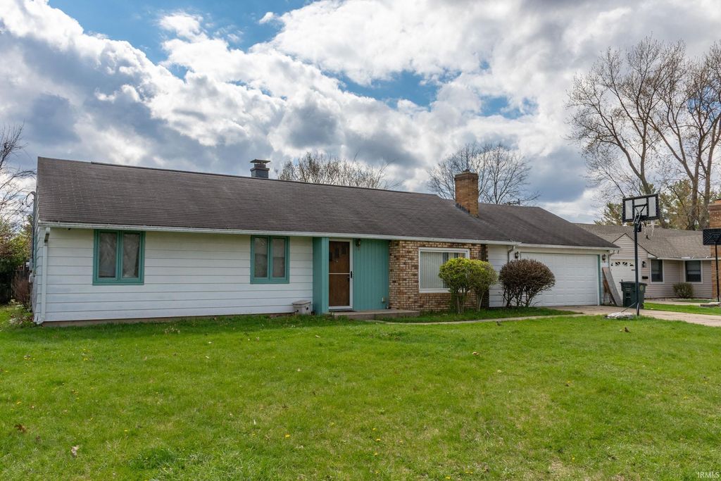 Photo of 1662 Greenwood Drive, South Bend, IN 46614 (MLS # 202612471)