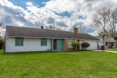Photo of 1662 Greenwood Drive, South Bend, IN 46614 (MLS # 202612471)