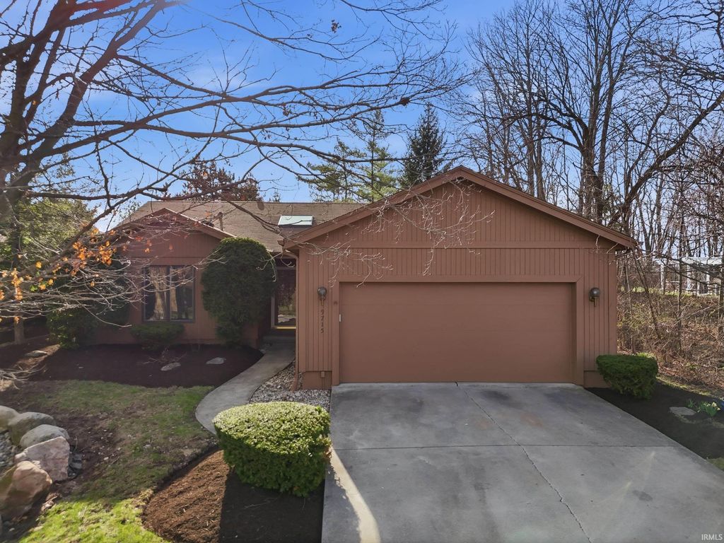 Photo of 9715 Woodland Ridge East Rdg, Fort Wayne, IN 46804 (MLS # 202610481)