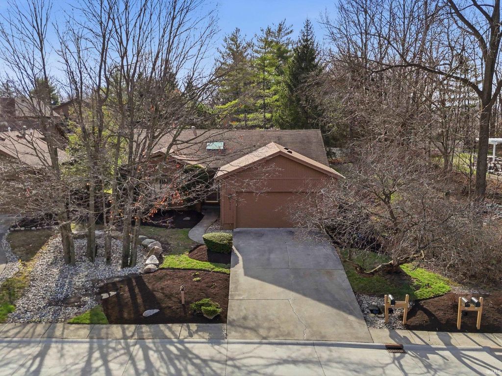 Photo of 9715 Woodland Ridge East Rdg, Fort Wayne, IN 46804 (MLS # 202610481)