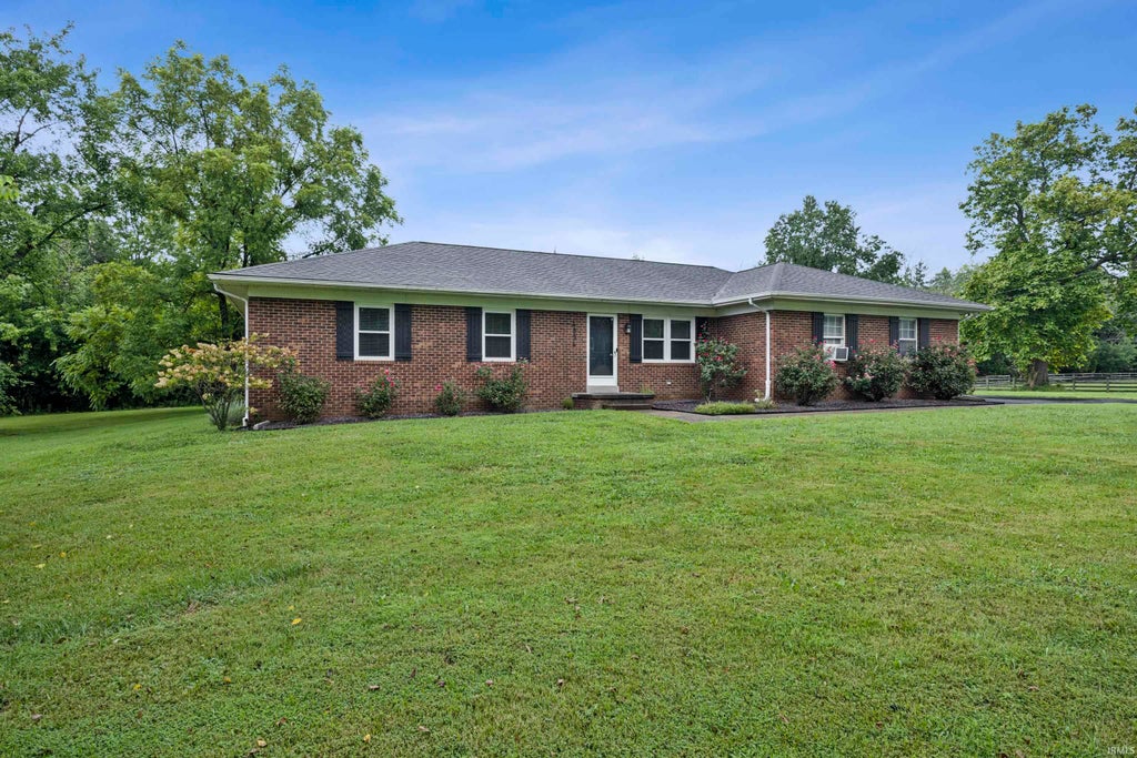 Photo of 4934 Heckel Road, Evansville, IN 47725 (MLS # 202634497)