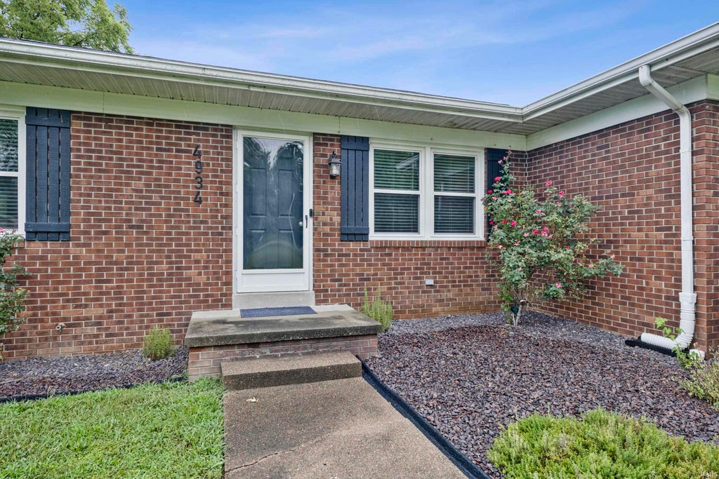Photo of 4934 Heckel Road, Evansville, IN 47725 (MLS # 202634497)