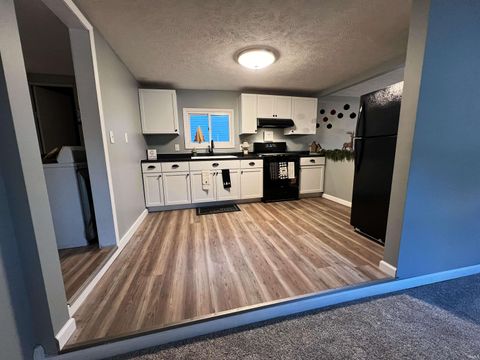 Tiny photo for 517 E Poplar Street, Kokomo, IN 46902 (MLS # 202547628)