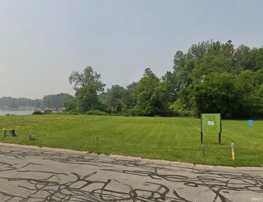 Photo of 900 Little Eagle Drive, Warsaw, IN 46580 (MLS # 202538498)