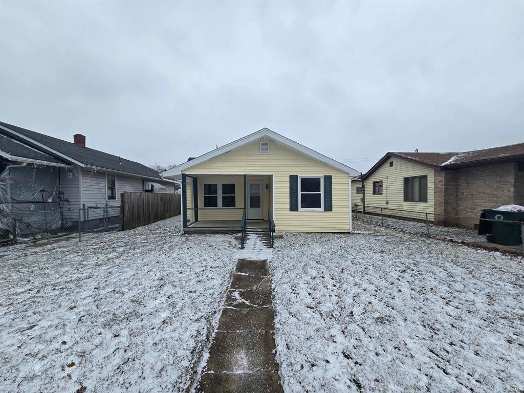 Photo of 1913 W 10th Street, Muncie, IN 47302 (MLS # 202549790)
