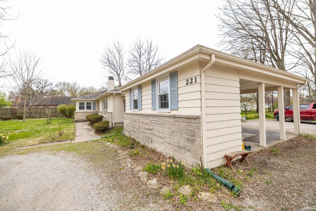 Photo of 221 W Roselawn Drive, Logansport, IN 46947 (MLS # 202606652)