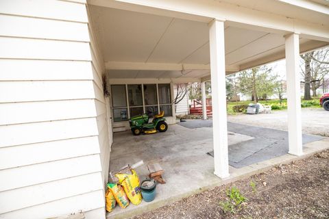 Tiny photo for 221 W Roselawn Drive, Logansport, IN 46947 (MLS # 202606652)