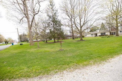 Tiny photo for 221 W Roselawn Drive, Logansport, IN 46947 (MLS # 202606652)