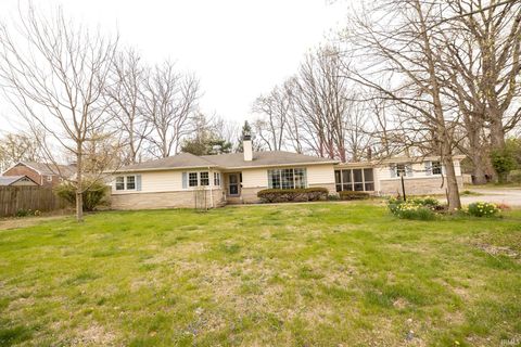 Tiny photo for 221 W Roselawn Drive, Logansport, IN 46947 (MLS # 202606652)
