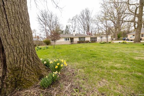 Tiny photo for 221 W Roselawn Drive, Logansport, IN 46947 (MLS # 202606652)