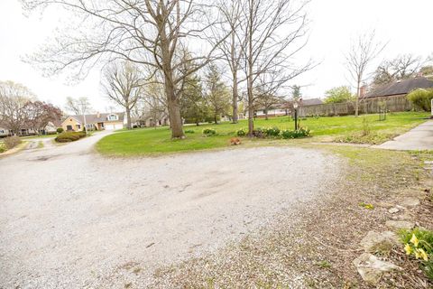 Tiny photo for 221 W Roselawn Drive, Logansport, IN 46947 (MLS # 202606652)