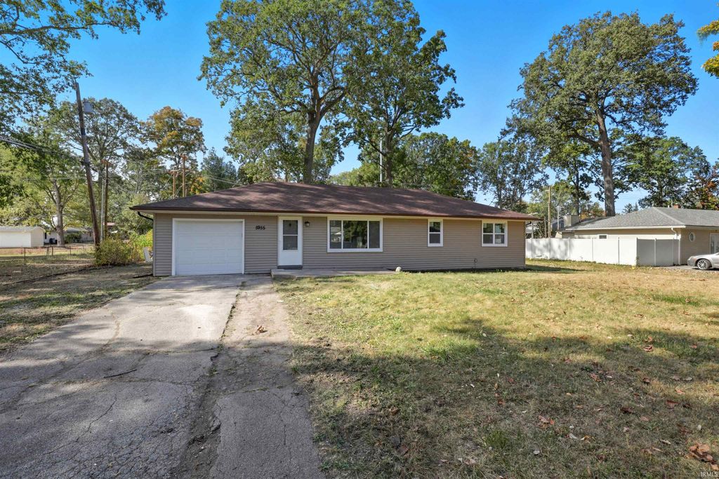 Photo of 5955 Inwood Lane, Fort Wayne, IN 46835 (MLS # 202541871)