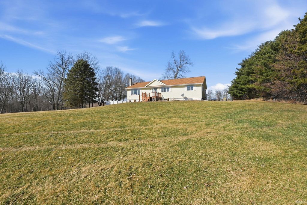 Photo of 4709 E 600 N, Kendallville, IN 46755 (MLS # 202606647)