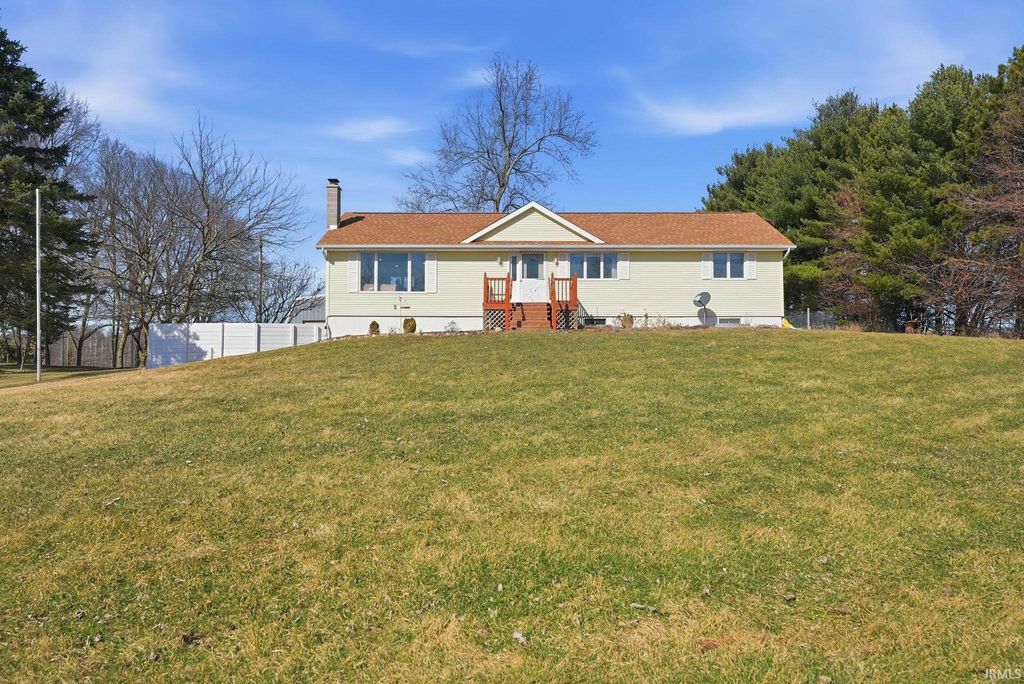 Photo of 4709 E 600 N, Kendallville, IN 46755 (MLS # 202606647)