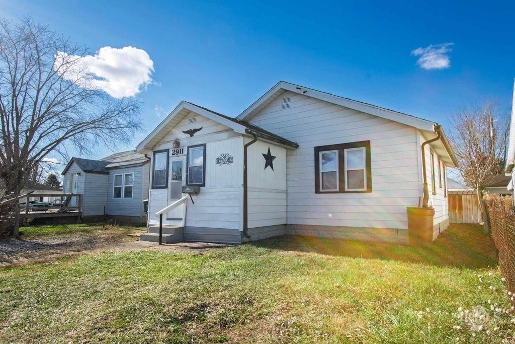 Photo of 2911 S Hackley Street, Muncie, IN 47302 (MLS # 202547777)