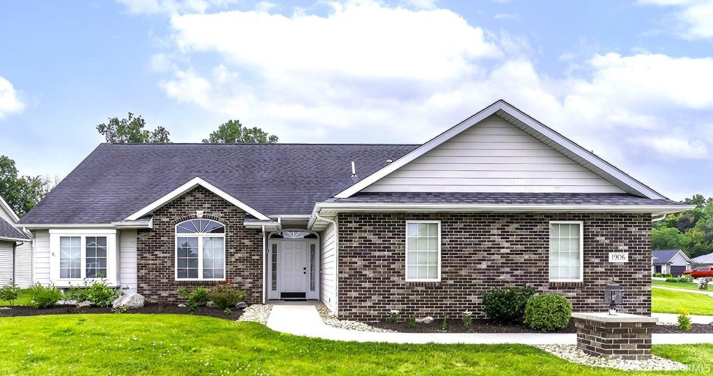 Photo of 1906 Kelleys Landing, Fort Wayne, IN 46825 (MLS # 202627476)