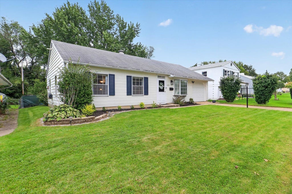 Photo of 4122 Manor Drive, South Bend, IN 46614 (MLS # 202639981)