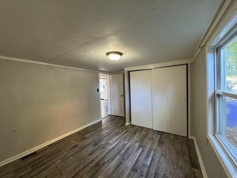 Tiny photo for 800 Clark Street, Kokomo, IN 46901 (MLS # 202537267)