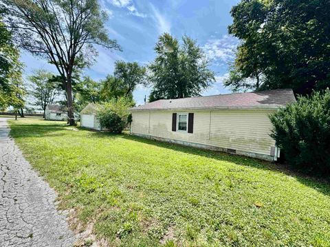 Tiny photo for 800 Clark Street, Kokomo, IN 46901 (MLS # 202537267)