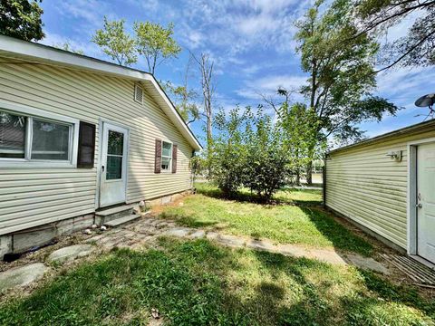 Tiny photo for 800 Clark Street, Kokomo, IN 46901 (MLS # 202537267)