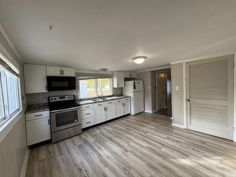 Tiny photo for 800 Clark Street, Kokomo, IN 46901 (MLS # 202537267)