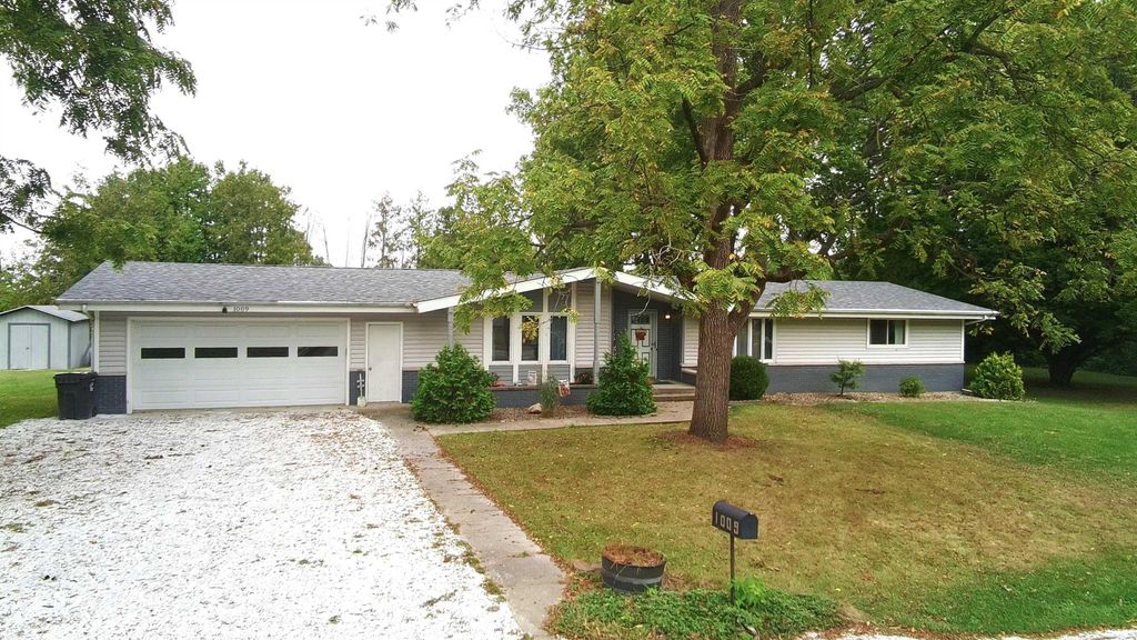 Photo of 1009 E 4th Street, Fowler, IN 47944 (MLS # 202605102)