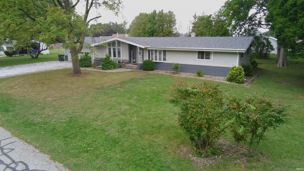 Photo of 1009 E 4th Street, Fowler, IN 47944 (MLS # 202605102)