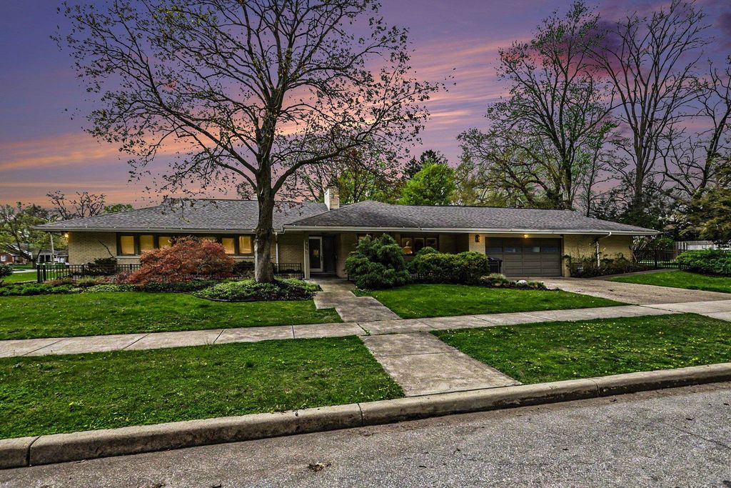 Photo of 1627 E Washington Street, South Bend, IN 46617 (MLS # 202614144)