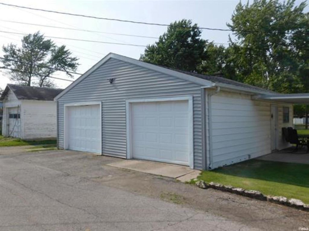 Photo of 701 N Cherry Street, Hartford City, IN 47348 (MLS # 202542749)
