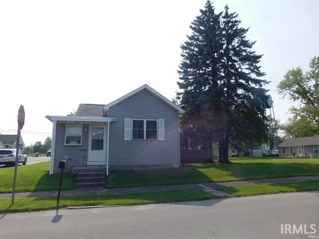 Photo of 701 N Cherry Street, Hartford City, IN 47348 (MLS # 202542749)