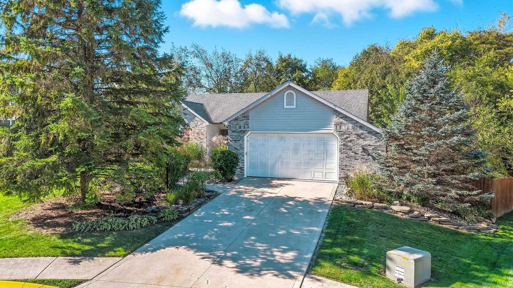 Photo of 548 Frederick Crossing, Roanoke, IN 46783 (MLS # 202539274)