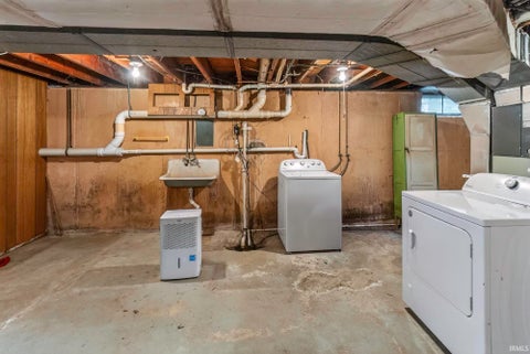 Tiny photo for 2532 Getz Road, Fort Wayne, IN 46804 (MLS # 202644858)