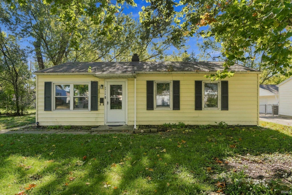 Photo of 4926 S Camden Drive, Fort Wayne, IN 46825 (MLS # 202641392)