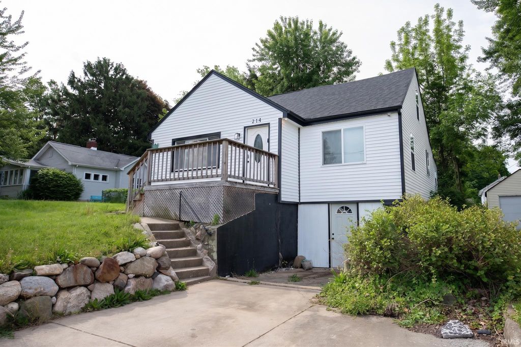 Photo of 214 E Oakside Street, South Bend, IN 46614 (MLS # 202620363)