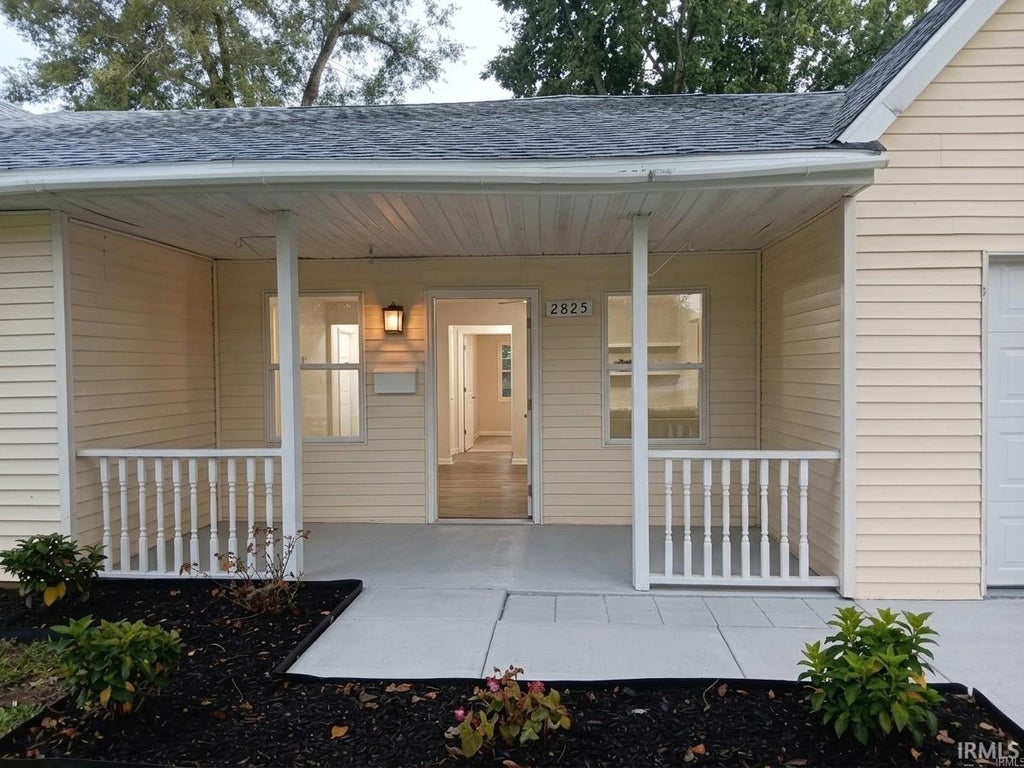Photo of 2825 Park Street, Terre Haute, IN 47803 (MLS # 202634238)