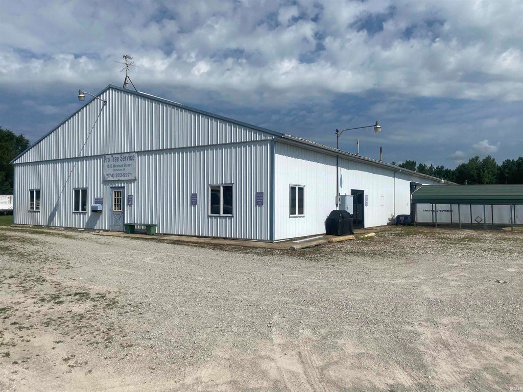 Photo for 1550 Wentzel Street, Rochester, IN 46975 (MLS # 202427417)