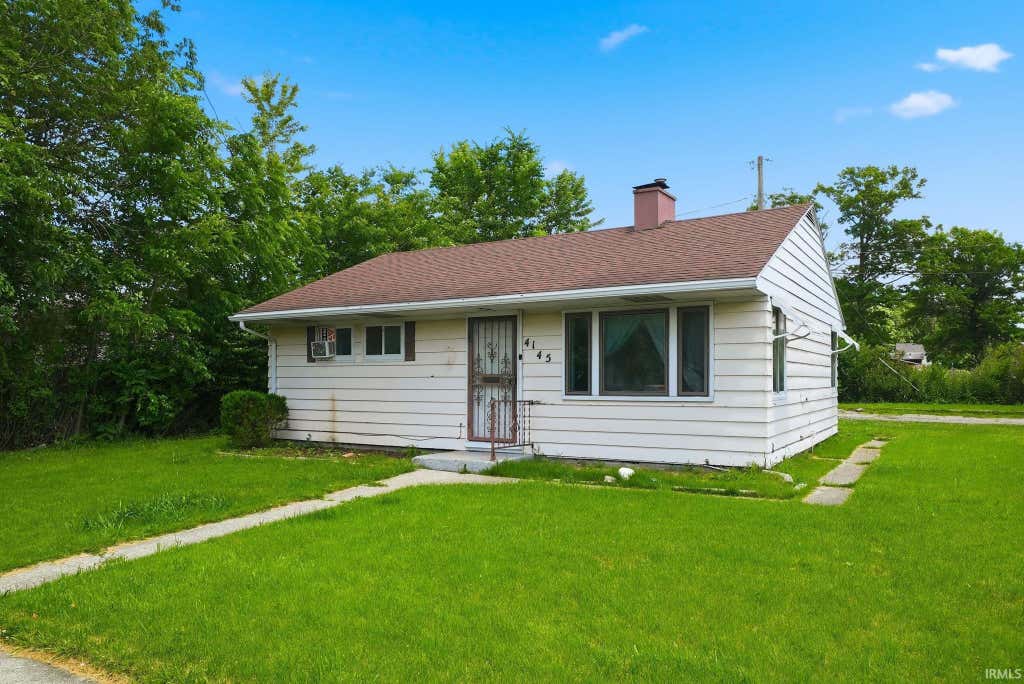 Photo of 4145 Plaza Drive, Fort Wayne, IN 46806 (MLS # 202623664)