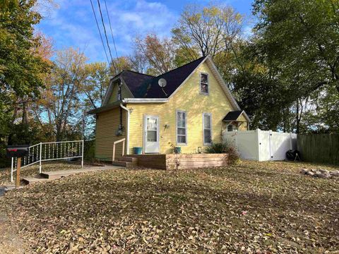 Tiny photo for 615 E Sycamore St, Kokomo, IN 46901 (MLS # 202543767)