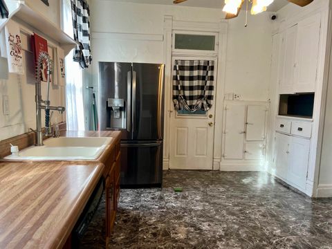 Tiny photo for 615 E Sycamore St, Kokomo, IN 46901 (MLS # 202543767)