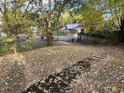 Tiny photo for 615 E Sycamore St, Kokomo, IN 46901 (MLS # 202543767)