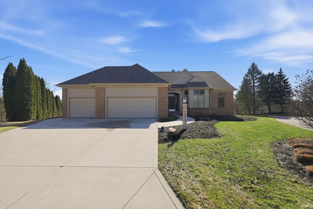 Photo of 12015 Sycamore Lakes Court, Fort Wayne, IN 46814 (MLS # 202607306)