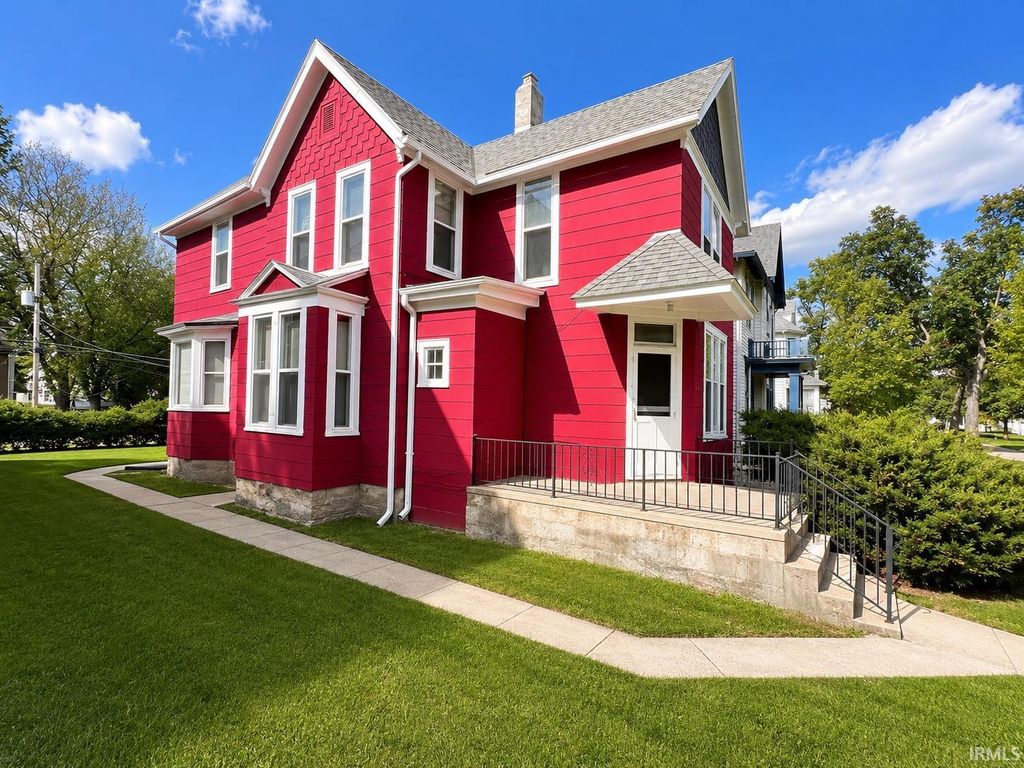 Photo of 1027 Lake Avenue, Fort Wayne, IN 46805 (MLS # 202617710)