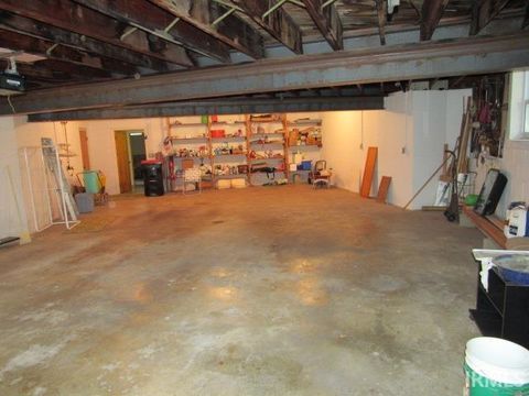 Tiny photo for 635 E Tenth Street, Mount Vernon, IN 47620 (MLS # 202612564)