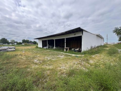 Tiny photo for 2402 S GOYER Road, Kokomo, IN 46902 (MLS # 202601411)