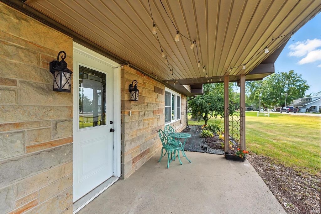 Photo of 522 N MAIN Street, Topeka, IN 46571 (MLS # 202536017)