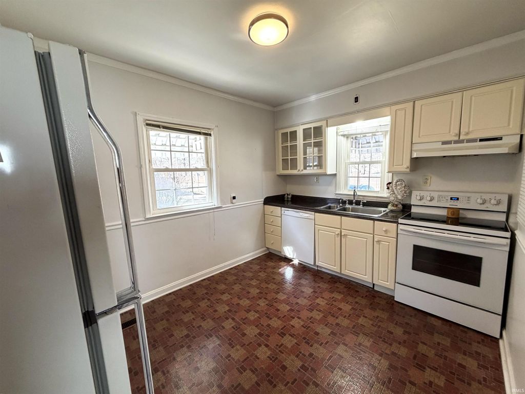 Photo of 911 Oak Hill Road, Evansville, IN 47711 (MLS # 202604688)