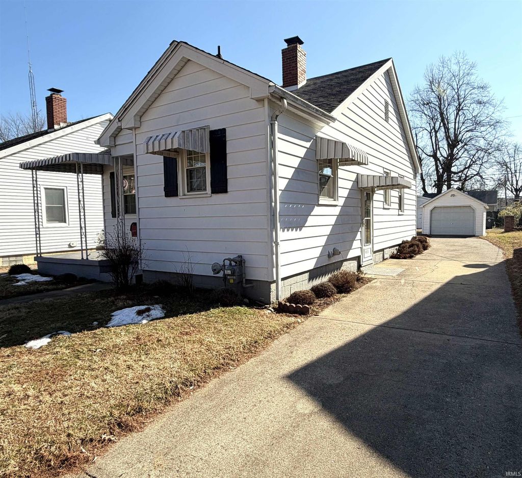 Photo of 911 Oak Hill Road, Evansville, IN 47711 (MLS # 202604688)