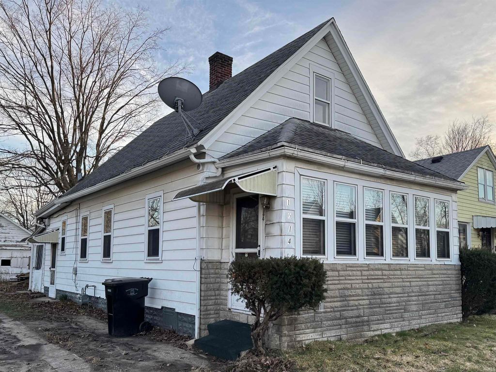 Photo of 1614 Longley Avenue, South Bend, IN 46628 (MLS # 202607553)