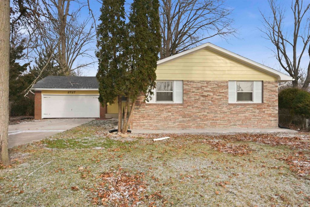 Photo of 2727 E Maple Grove, Fort Wayne, IN 46806 (MLS # 202600186)
