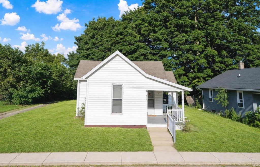 Photo of 427 Park Avenue, New Castle, IN 47362 (MLS # 202636252)